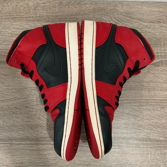 Nike Air Jordan 1 Mid Bred (2013) - Picture 3 of 5